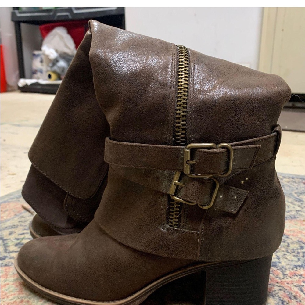 Knee high heeled boots